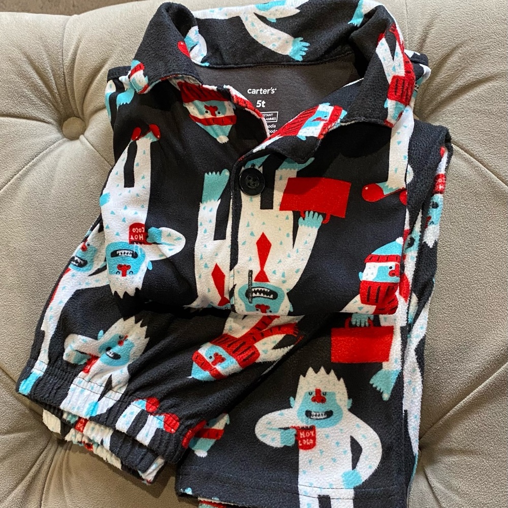 Boys fleece pajamas. Size 5t.